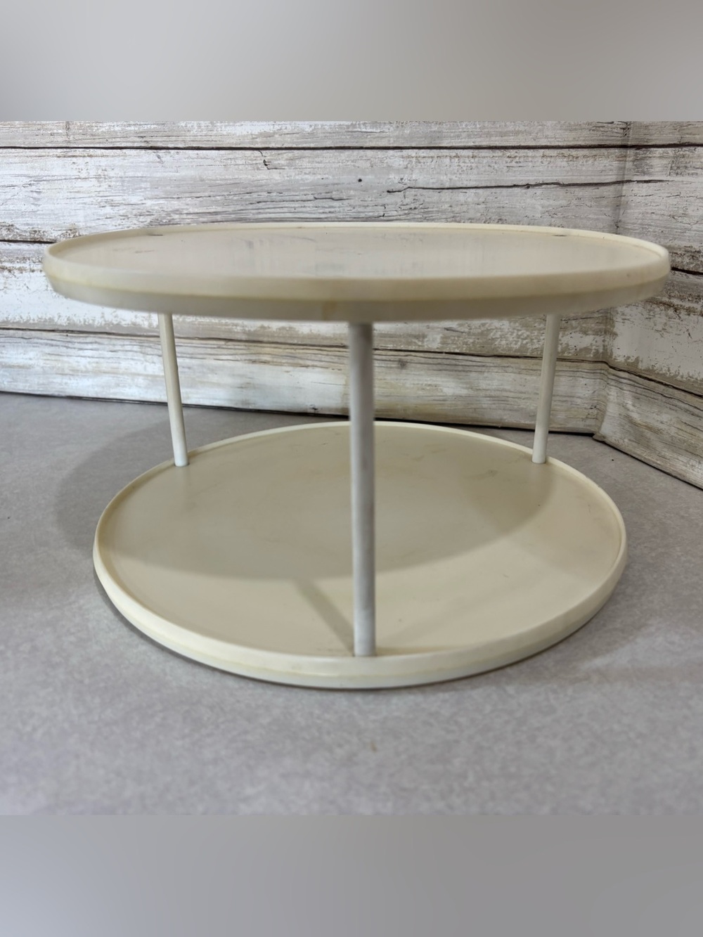 Vintage 70s Rubbermaid Lazy Susan/ carousel